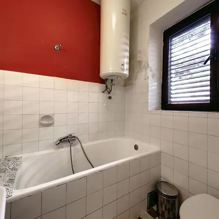 Vala - Two Bedroom With Balcony And Partial Sea View *